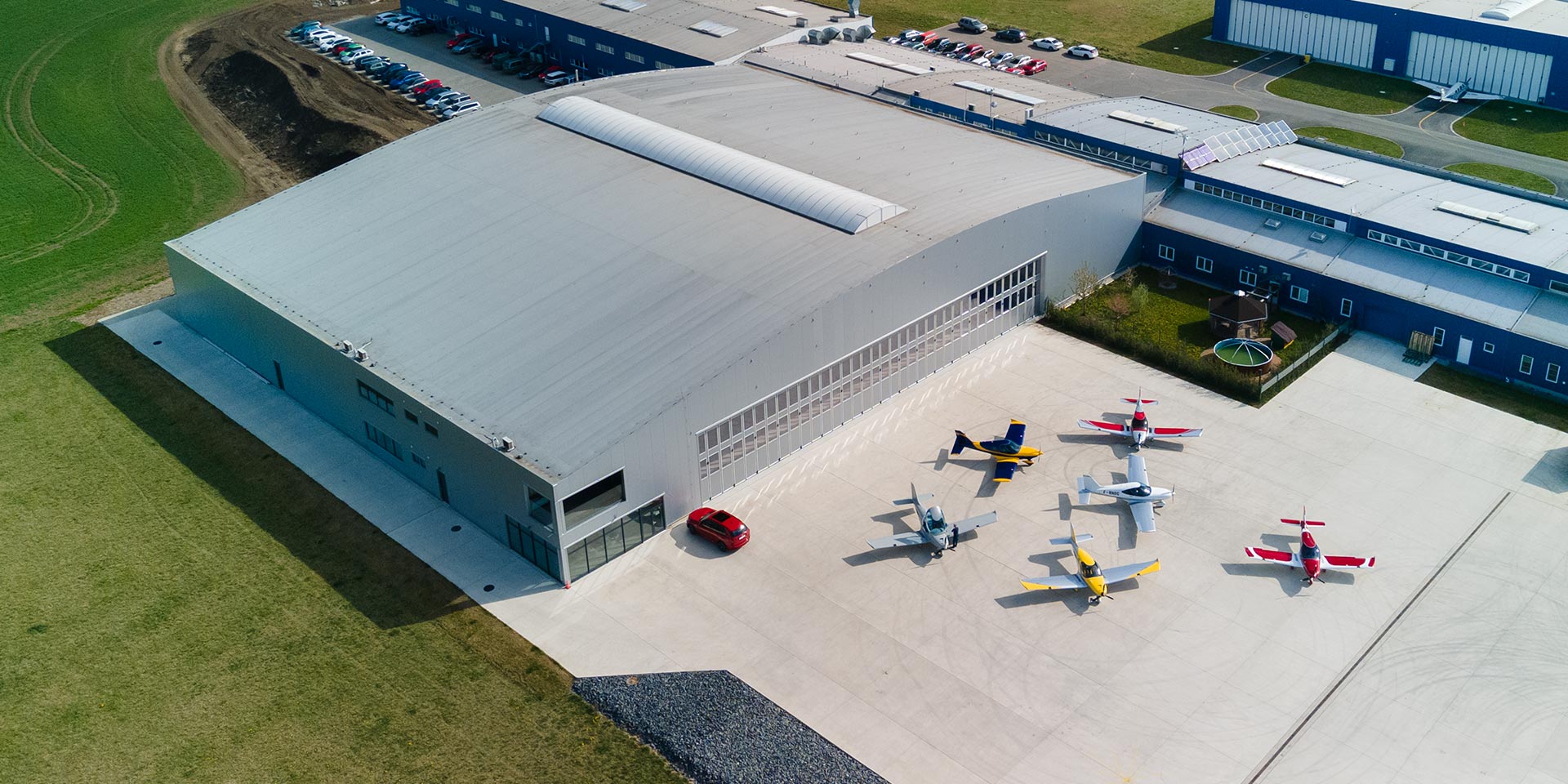 Bristell-toestellen op het platform voor de BRM Aero-fabriek